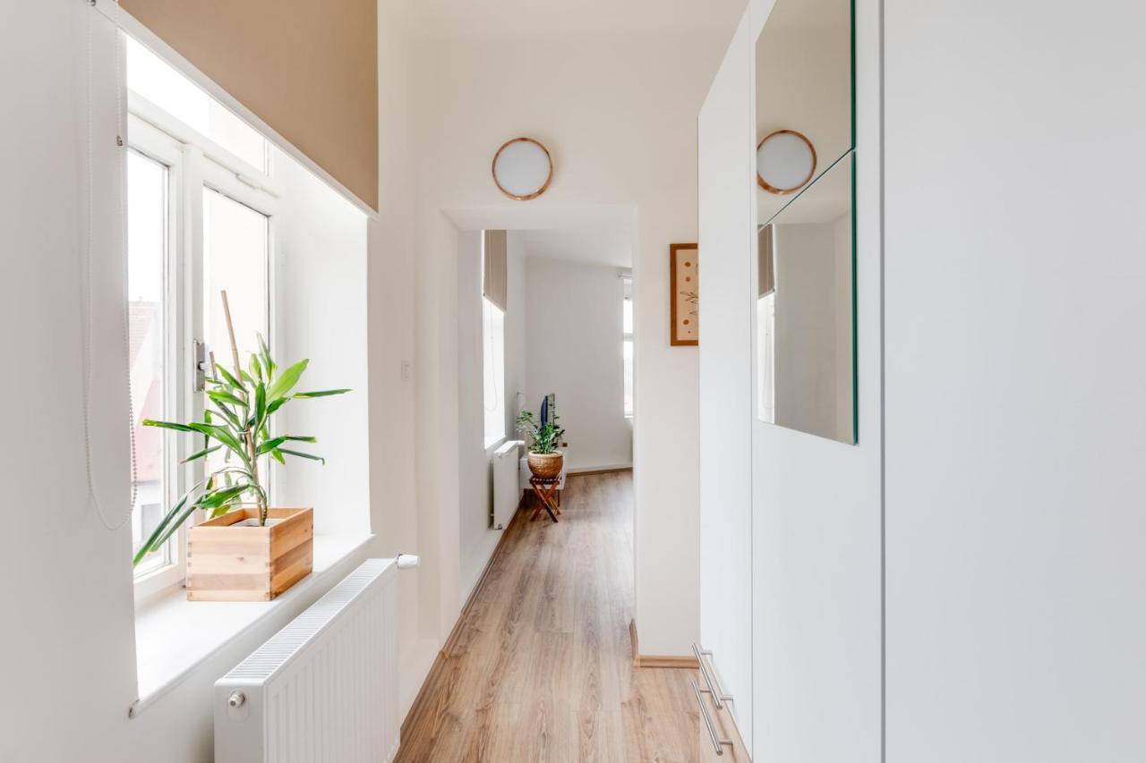 Modern, Bright And Spacious Apartment Praga Exterior foto